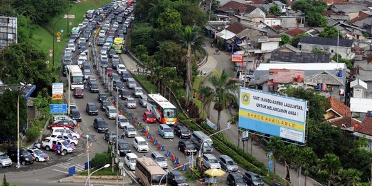 Libur Lebaran dan Kemacetan di Jalur Puncak: Perjalanan yang Melelahkan, Serba Susah