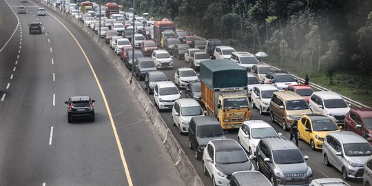 Macet Sepanjang 5 KM di Simpang Gadog, One Way Jakarta Arah Puncak Diberlakukan