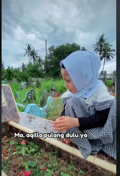 bikin nangis berlebaran di makam ibu