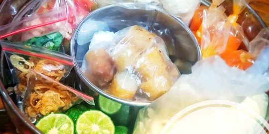 Bingung Bawaan Saat Halalbihalal ke Rumah Saudara? Hampers Soto Mie Ini Cocok Dibawa
