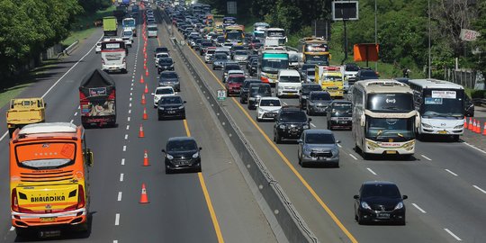 Dampak Kepadatan KM 48, Tol Layang MBZ Arah Cikampek Masih Berlaku Buka Tutup