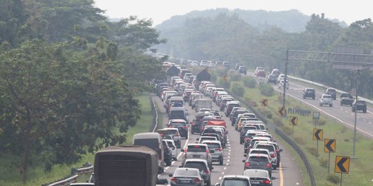 Urai Volume Kendaraan, Polisi Tutup Tol Cikampek dari Arah Dalam Kota dan Priok