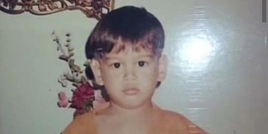 Genap Tahun Intip Potret Masa Kecil Rangga Azof Yang Tampan Menggemaskan Merdeka Com