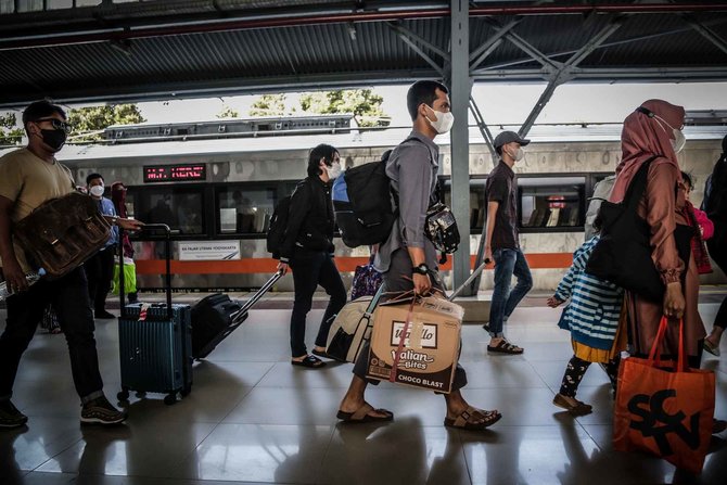 arus balik di stasiun pasar senen