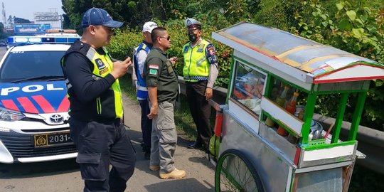 Tukang Bakso Bawa Gerobak Ditemukan di Tol Jakarta-Tangerang, Ngaku Nyasar