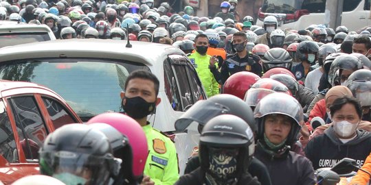 Berkah Pemilik Bengkel saat Jalur Puncak Bogor Macet