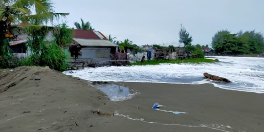 Sudah Tiga Hari Banjir Rob Terjang Permukiman Warga Aceh