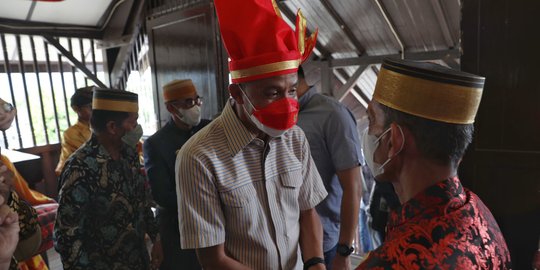 Disambut Prajurit, Ganjar Pranowo Kunjungi Istana Tamalate Makassar