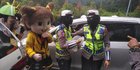 Jalur Puncak Bogor Disekat, Polisi Hibur Pengendara Biar Tidak Bosan
