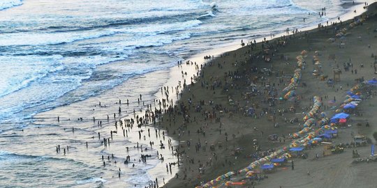 Jadi Ikon Pariwisata Jogja, Begini Keramaian Pantai Parangtritis Selama Libur Lebaran