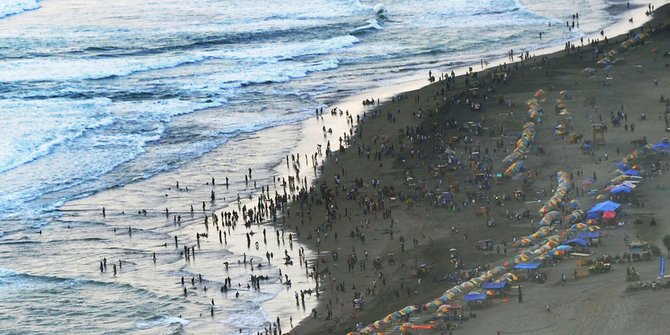 Jadi Ikon Pariwisata Jogja Begini Keramaian Pantai Parangtritis Selama