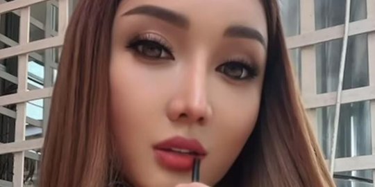 Oplas Dinilai Berhasil, 5 Potret Lucinta Luna di Malaysia Dipuji Bak Boneka Barbie