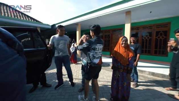5 potret rumah merry asisten raffi ahmad di kampung punya kamar mandi luas