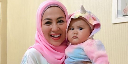 Potret Terbaru Baby Meshwa Anak Bungsu Denny Cagur, Pipinya Chubby Bikin Gemas