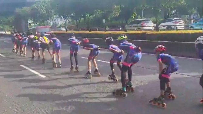 deretan aksi arogansi di jalan jakarta yang viral dari pesepeda hingga pesepatu roda