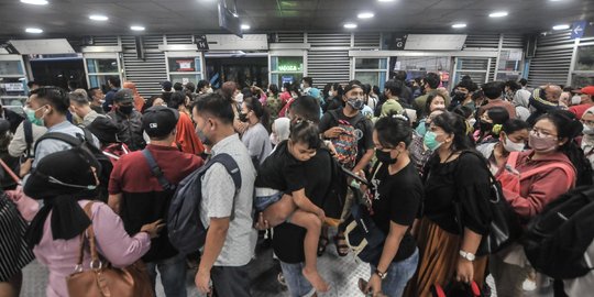 Penumpang Transjakarta Kembali Membeludak