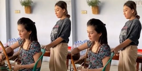 Warung Es Dawet Ini Banyak Orang Ingin Datangi, Paras Penjualnya Mencuri Perhatian