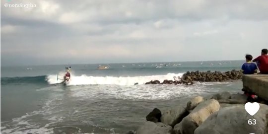 CEK FAKTA: Video Perahu Dihantam Ombak Bukan di Pantai Pangandaran
