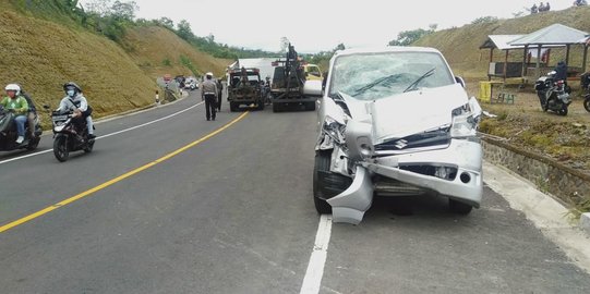 Enam Kendaraan Tabrakan Beruntun di Tol Solo-Ngawi, Satu Orang Meninggal