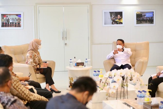 bupati banyuwangi bertemu menpora