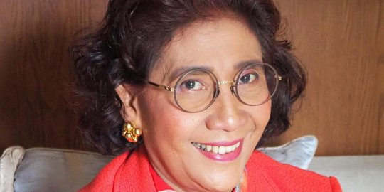 Susi Pudjiastuti Kesal Banyak Sampah di Pantai Pangandaran 'Awas Saya Tenggelamkan'