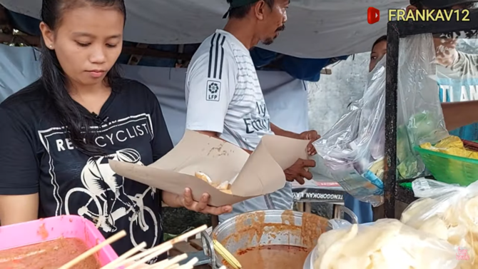 jual ketupat tahu 3 jam beromzet rp1 juta per hari