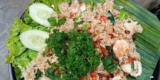 Tutup Hari Usai Bekerja dengan Lezatnya Nasi Goreng Seafood Istimewa di Jakarta