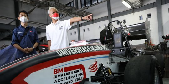 Ganjar Kunjungi Bengkel Bimasakti, Mobil Formula 1 Buatan Mahasiswa UGM