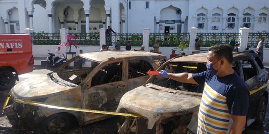 Polisi Selidiki Dua Mobil Jemaah Masjid Baiturrahman Banda Aceh Terbakar