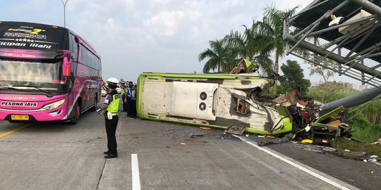 Polisi: Kecelakaan Bus di Tol Sumo Disebabkan Sopir Pengganti Mengantuk