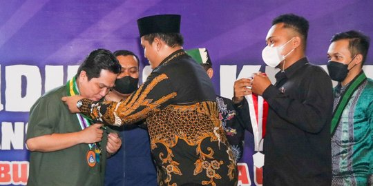 Aliansi Cipayung Plus Jatim Sematkan Gordon Organisasi ke Erick Thohir