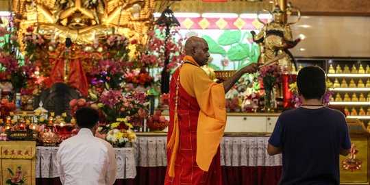 Perayaan Waisak Berlangsung Hikmat di Vihara Avalokitesvara Pondok Cabe