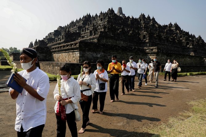 perayaan waisak di candi borobudur