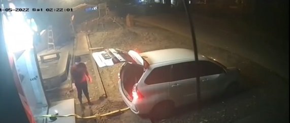 perampokan mesin atm