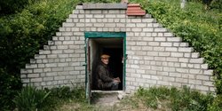 Profesor Biologi Ukraina Ubah Gudang Sayuran Jadi Bunker