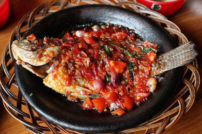 ilustrasi ikan goreng sambal gami