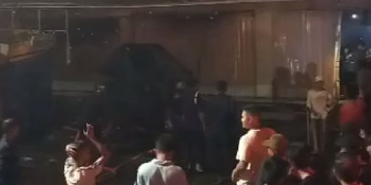 Usai Empat Rumah Warga, Kini Minimarket di Sunu Makassar Terbakar
