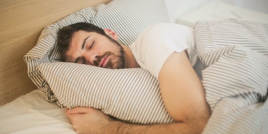 Tidur Tidak Nyaman? Ini 4 Posisi Tidur yang Mantap dan Anti Sakit Pinggang