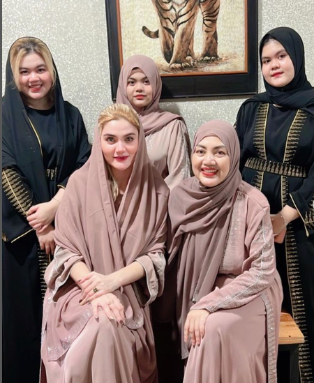 jarang tersorot intip 4 potret terbaru hilda vitria mantan billy syahputra