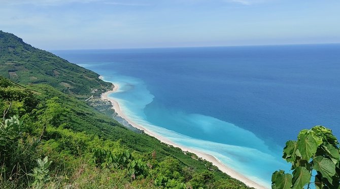 pesisir pantai selatan di desa kolbano ntt