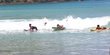 Semarakkan World Surf League, Banyuwangi Gelar Pelatihan Selancar Anak Muda
