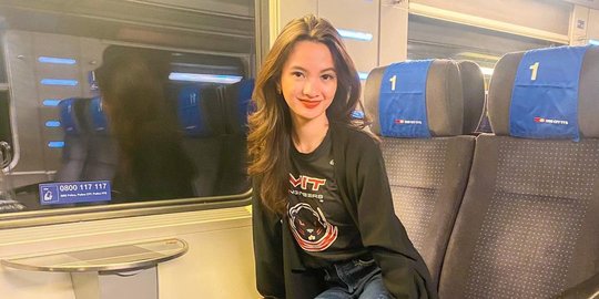 6 Gaya Sabrina Istri Belva Jalan-jalan di Swiss, Penampilannya Awet Muda Bak ABG 6 Gaya Sabrina Istri Belva Jalan-jalan di Swiss, Penampilannya Awet Muda Bak ABG