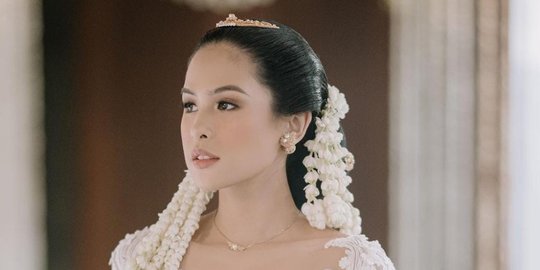 Dikabarkan Nikah dengan Pria Korea, Ini Potret Cantik Maudy Ayunda Berkebaya Putih Dikabarkan Nikah dengan Pria Korea, Ini Potret Cantik Maudy Ayunda Berkebaya Putih