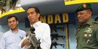 Potret Lawas Jokowi Pegang Senjata Api Didampingi Jenderal TNI Gatot Nurmantyo