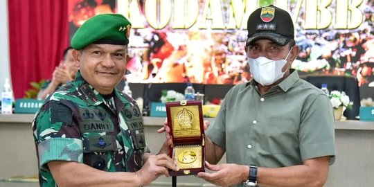 Nostalgia Gubernur Eks Pangkostrad Dibopong Prajurit Sampai Jajal Kendaraan Tempur