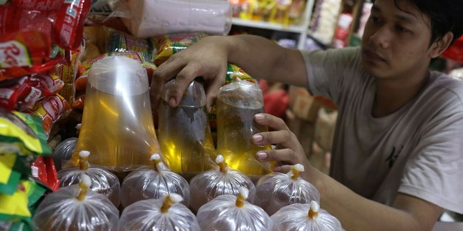 Pedagang Warteg Belum Temukan Minyak Goreng Curah Harga Rp14.000 per Liter