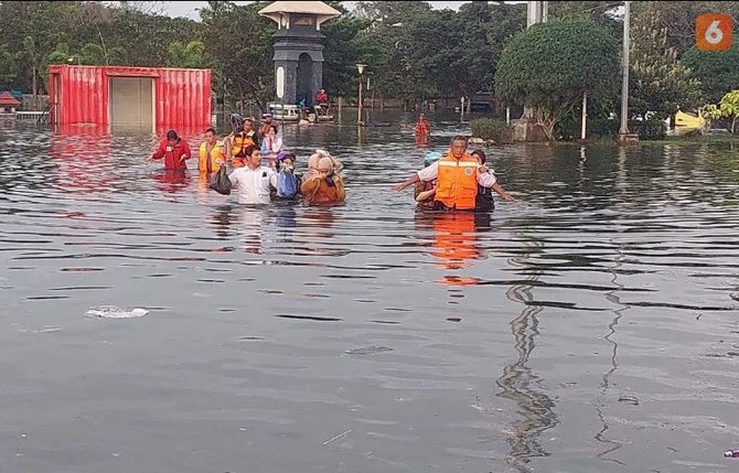 Fakta Banjir Rob Semarang Ketinggian Air Capai Meter Merdeka Com