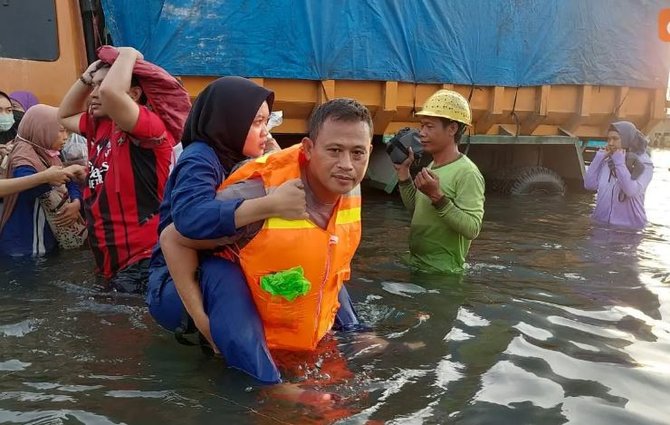 5 Fakta Banjir Rob Semarang, Ketinggian Air Capai 1,5 Meter  merdeka.com