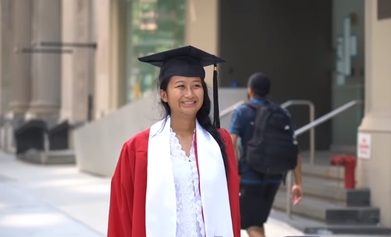 jadi kebanggaan orang tua intip 4 potret wisuda putri kedua sandiaga uno