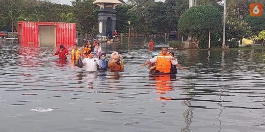 Penjelasan BMKG Penyebab Banjir Rob Semarang  merdeka.com